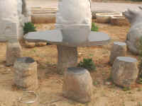 Natural granite table.jpg (124558 バイト)